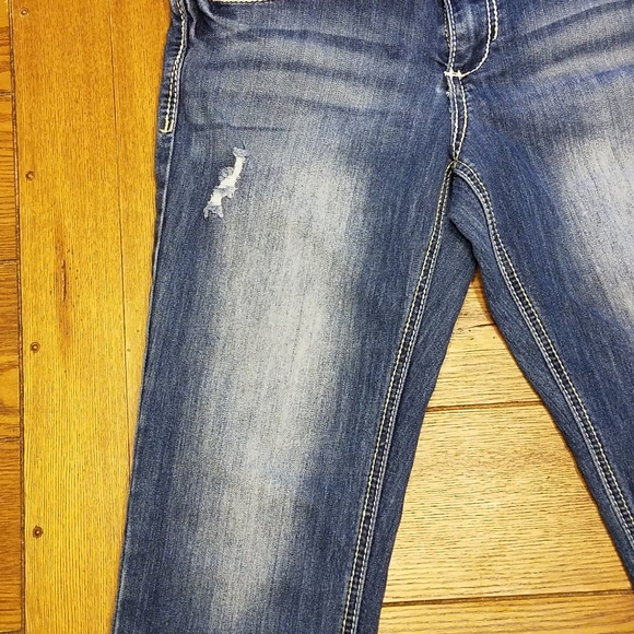 Maurices Factory Faded Distressed Capris Womens - Picture 4 of 6